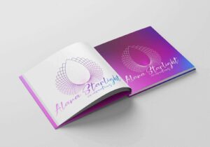 Aufgeschlagenes Buch mit dem Logo von Alana Starlight Creations mit einem Farbverlauf design, das eine einzigartige künstlerische Präsentation zeigt.