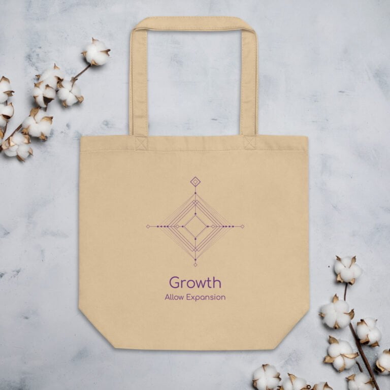 Beigefarbene Tragetasche mit einem geometrischen design und dem Text "Growth Allow Expansion" in Lila, ideal für umweltfreundliches Einkaufen.